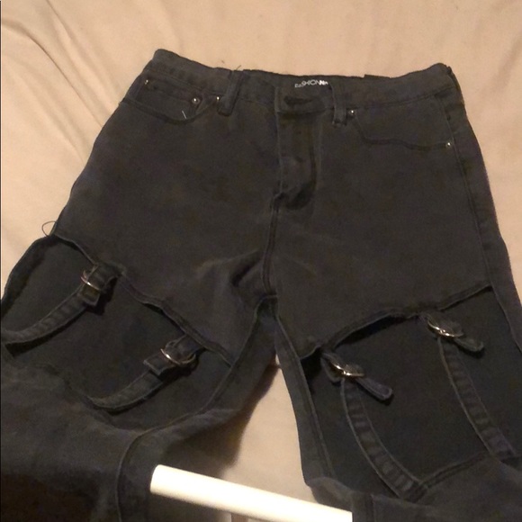 Too small - Picture 1 of 3